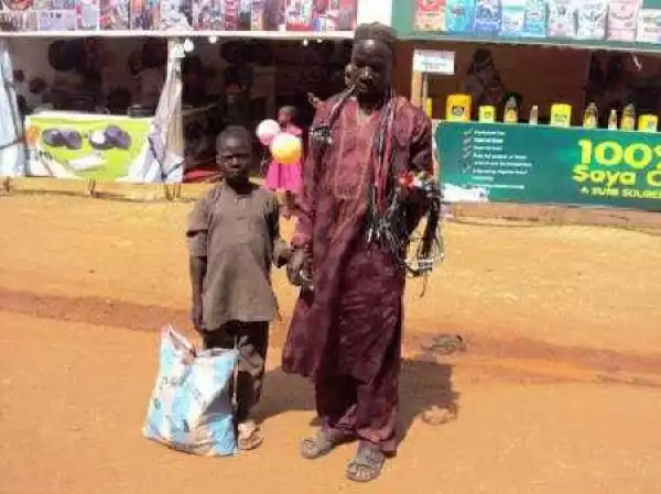 Photos: Meet Lawan, a blind man who hawks phone accessories in Jos instead of begging
